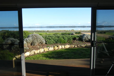 Coorong Waterfront Retreat - Yamba Accommodation 20