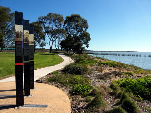 Coorong Waterfront Retreat - Yamba Accommodation 31