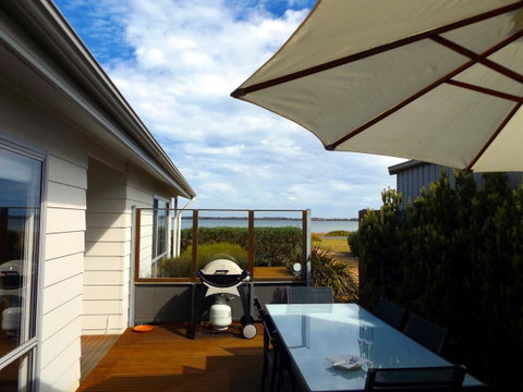 Coorong Waterfront Retreat - Yamba Accommodation 17