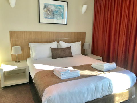 Adelaide DressCircle Apartments - North Terrace - Yamba Accommodation 5