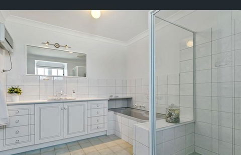 Angaston House - Yamba Accommodation 14