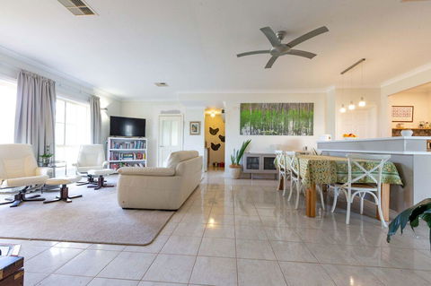 Angaston House - Yamba Accommodation 1