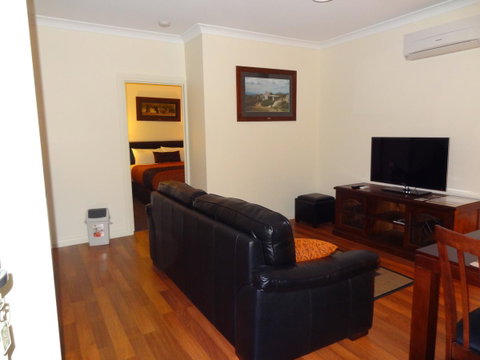 Hahndorf Oak Tree Cottages - Yamba Accommodation 10