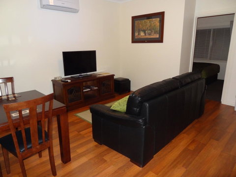 Hahndorf Oak Tree Cottages - Yamba Accommodation 5