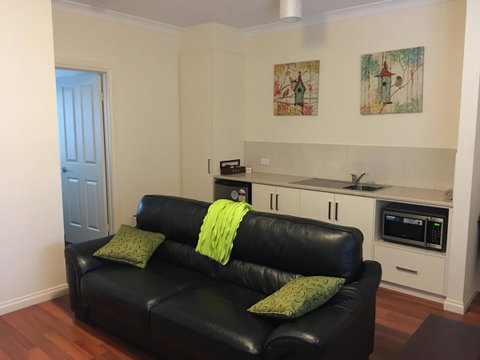 Hahndorf Oak Tree Cottages - Yamba Accommodation 9