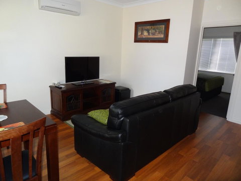 Hahndorf Oak Tree Cottages - Yamba Accommodation 7