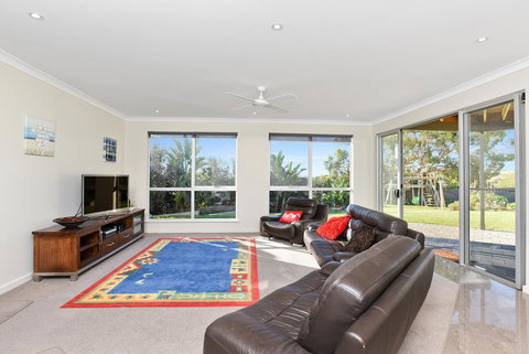 Lavina Luxury Beach House - Yamba Accommodation 11