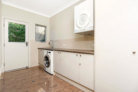 Lavina Luxury Beach House - Yamba Accommodation 30