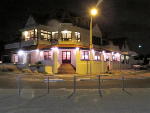 McCloud House - Yamba Accommodation 8
