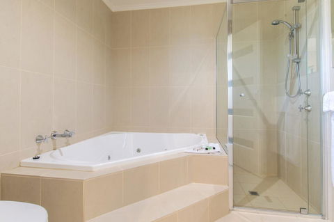 Mick O\'Sheas - Yamba Accommodation 22