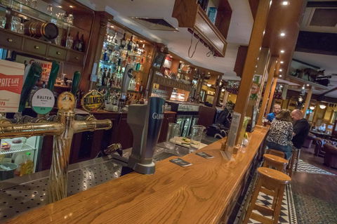 Mick O\'Sheas - Yamba Accommodation 11