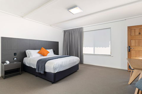 Mick O\'Sheas - Yamba Accommodation 4