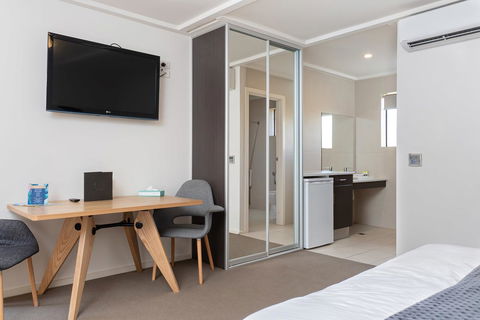 Mick O\'Sheas - Yamba Accommodation 1