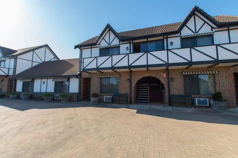 Mick O\'Sheas - Yamba Accommodation 36