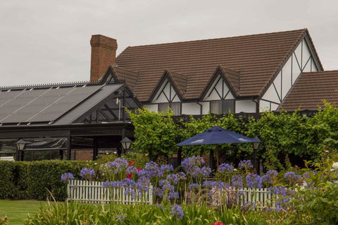 Mick O\'Sheas - Yamba Accommodation 37