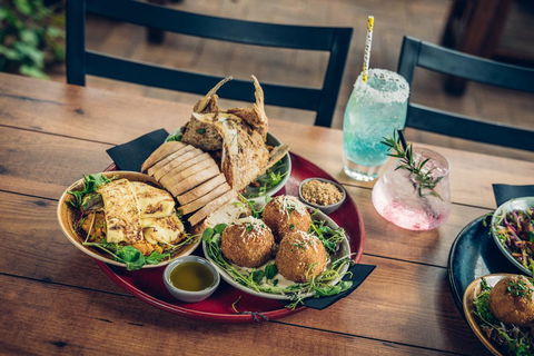 Mick O\'Sheas - Yamba Accommodation 10