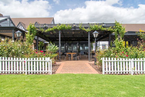 Mick O\'Sheas - Yamba Accommodation 39