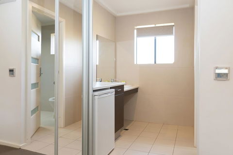 Mick O\'Sheas - Yamba Accommodation 3