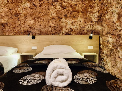 The Lookout Cave Underground Motel - Yamba Accommodation 2