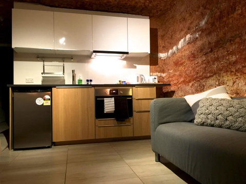 The Lookout Cave Underground Motel - Yamba Accommodation 13