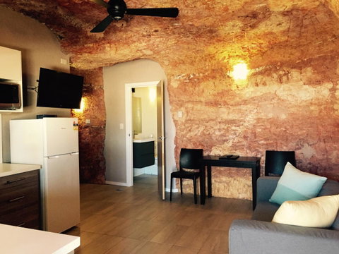 The Lookout Cave Underground Motel - Yamba Accommodation 17