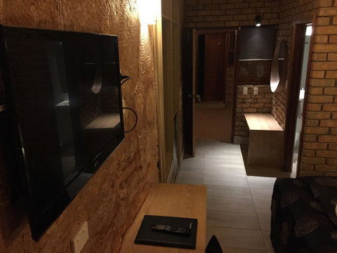 The Lookout Cave Underground Motel - Yamba Accommodation 26