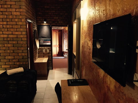The Lookout Cave Underground Motel - Yamba Accommodation 33