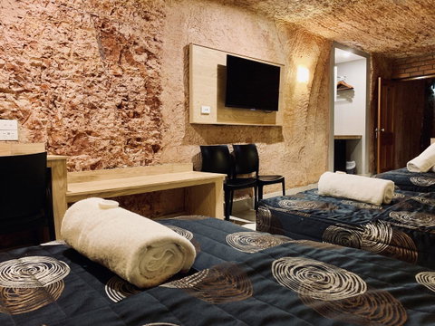 The Lookout Cave Underground Motel - Yamba Accommodation 3