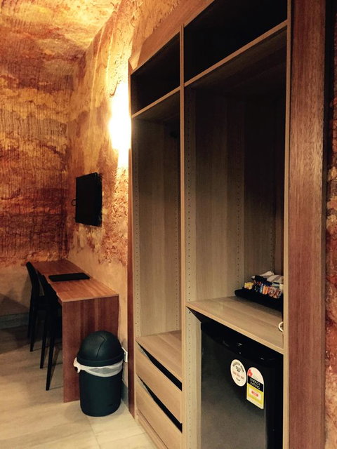 The Lookout Cave Underground Motel - Yamba Accommodation 36