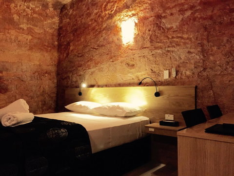 The Lookout Cave Underground Motel - Yamba Accommodation 0