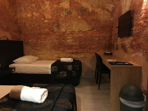 The Lookout Cave Underground Motel - Yamba Accommodation 12