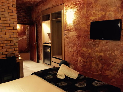 The Lookout Cave Underground Motel - Yamba Accommodation 42