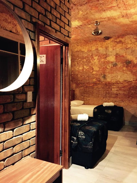 The Lookout Cave Underground Motel - Yamba Accommodation 37