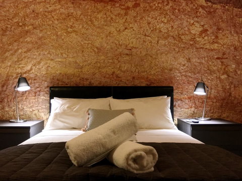 The Lookout Cave Underground Motel - Yamba Accommodation 9