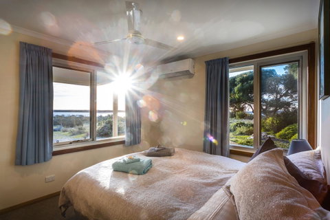 Southern Ocean Lookout - Yamba Accommodation 4