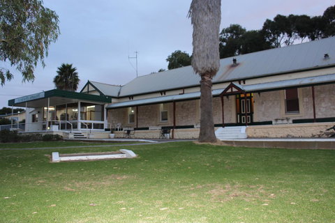 Island Motel Kingscote - Yamba Accommodation 1