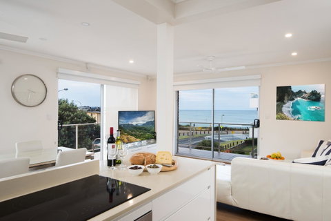 Stylish 3 Bedroom Beachview Apartment - Yamba Accommodation 5