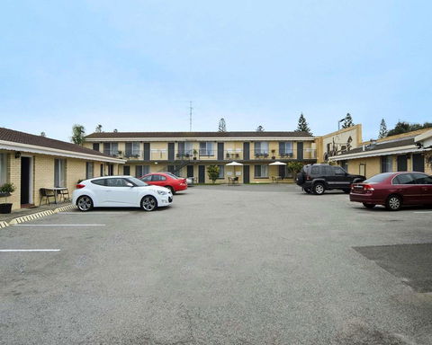 Comfort Inn Victor Harbor - Yamba Accommodation 11