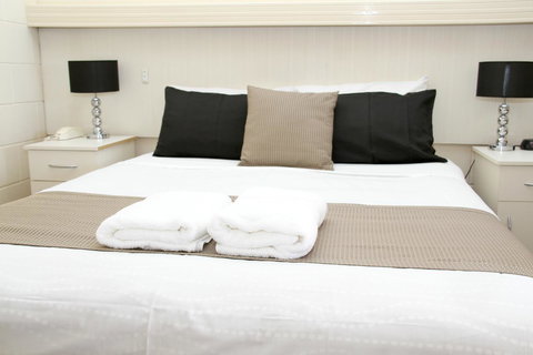 Renmark Motor Inn - Yamba Accommodation 0