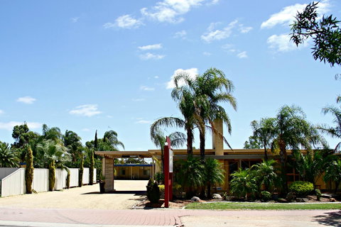 Renmark Motor Inn - Yamba Accommodation 12