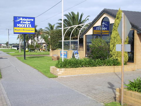 Aviators Lodge - Yamba Accommodation 0
