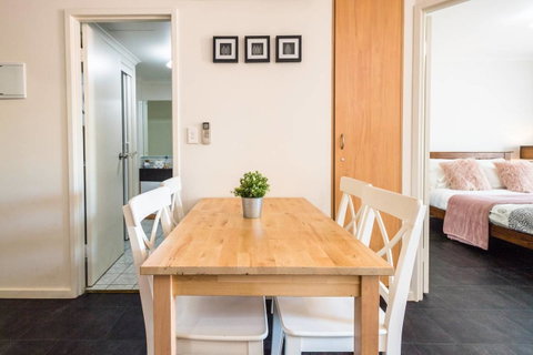 Executive 3 Bedroom Apartment + Internet + Parking - Yamba Accommodation 13