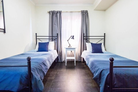 Executive 3 Bedroom Apartment + Internet + Parking - Yamba Accommodation 8