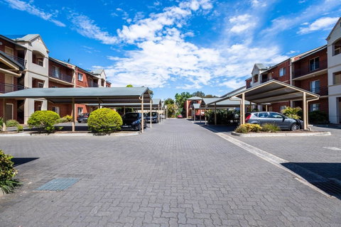 Executive 3 Bedroom Apartment + Internet + Parking - Yamba Accommodation 35