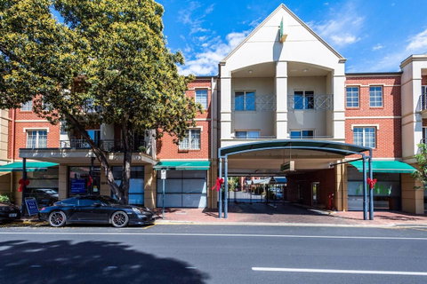 Executive 3 Bedroom Apartment + Internet + Parking - Yamba Accommodation 23