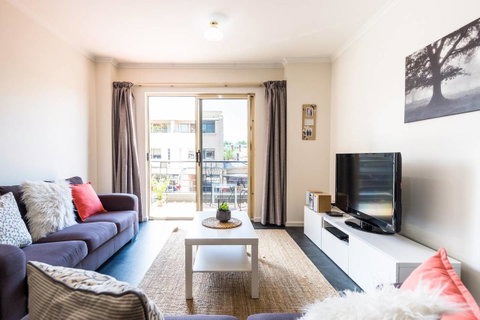 Executive 3 Bedroom Apartment + Internet + Parking - Yamba Accommodation 2