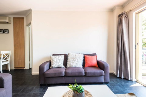 Executive 3 Bedroom Apartment + Internet + Parking - Yamba Accommodation 20