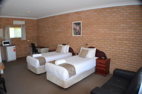 Deer Park Motor Inn Armidale - Yamba Accommodation 3