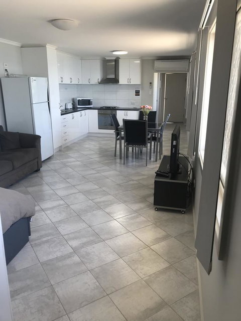 Beachside & Jetty View Apartment 6 - Captain\'s Apt - Yamba Accommodation 4