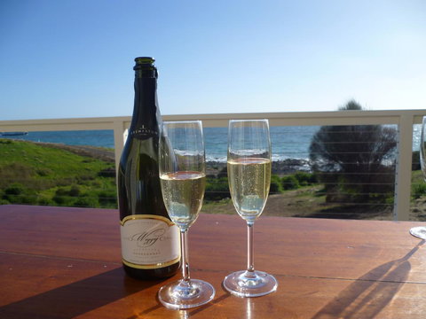 Ashendens At Penneshaw - Yamba Accommodation 7